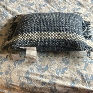 Pottery Barn Ixora pillow 14x20 inches